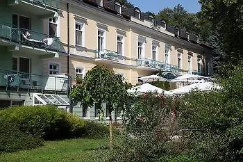 Hotel Spa Heviz 호텔