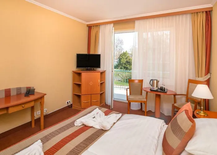 Hotel Spa Heviz 호텔